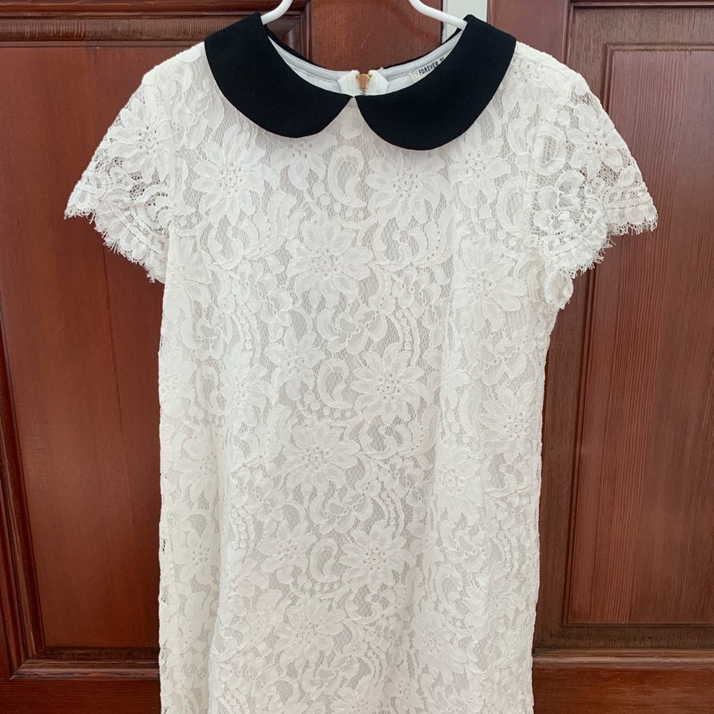 Forever 21 lace with black collar